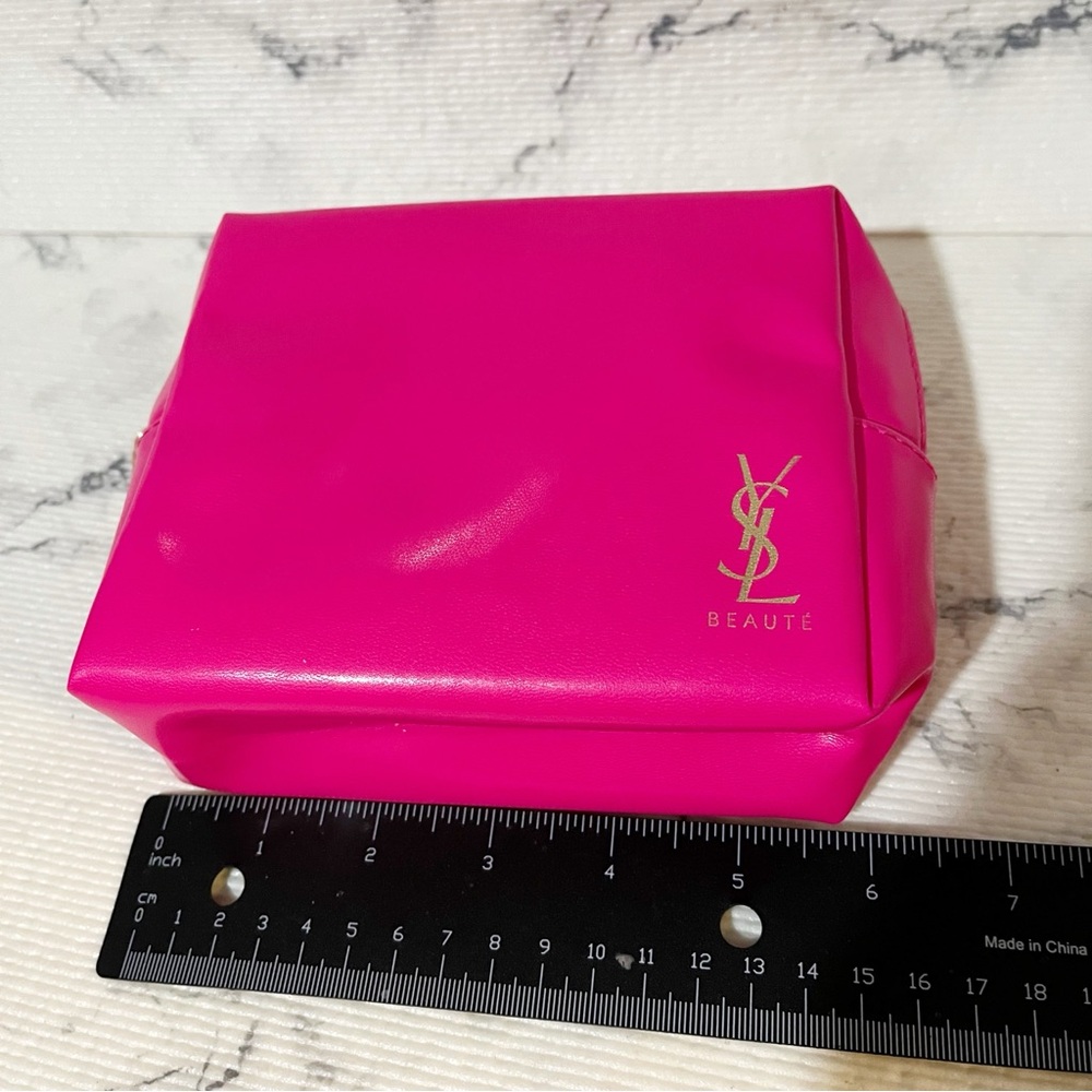 YSL Beauty Pink Heart Necklace & Pouch (Pendant is the Zipper Pull) - Picture 16 of 17